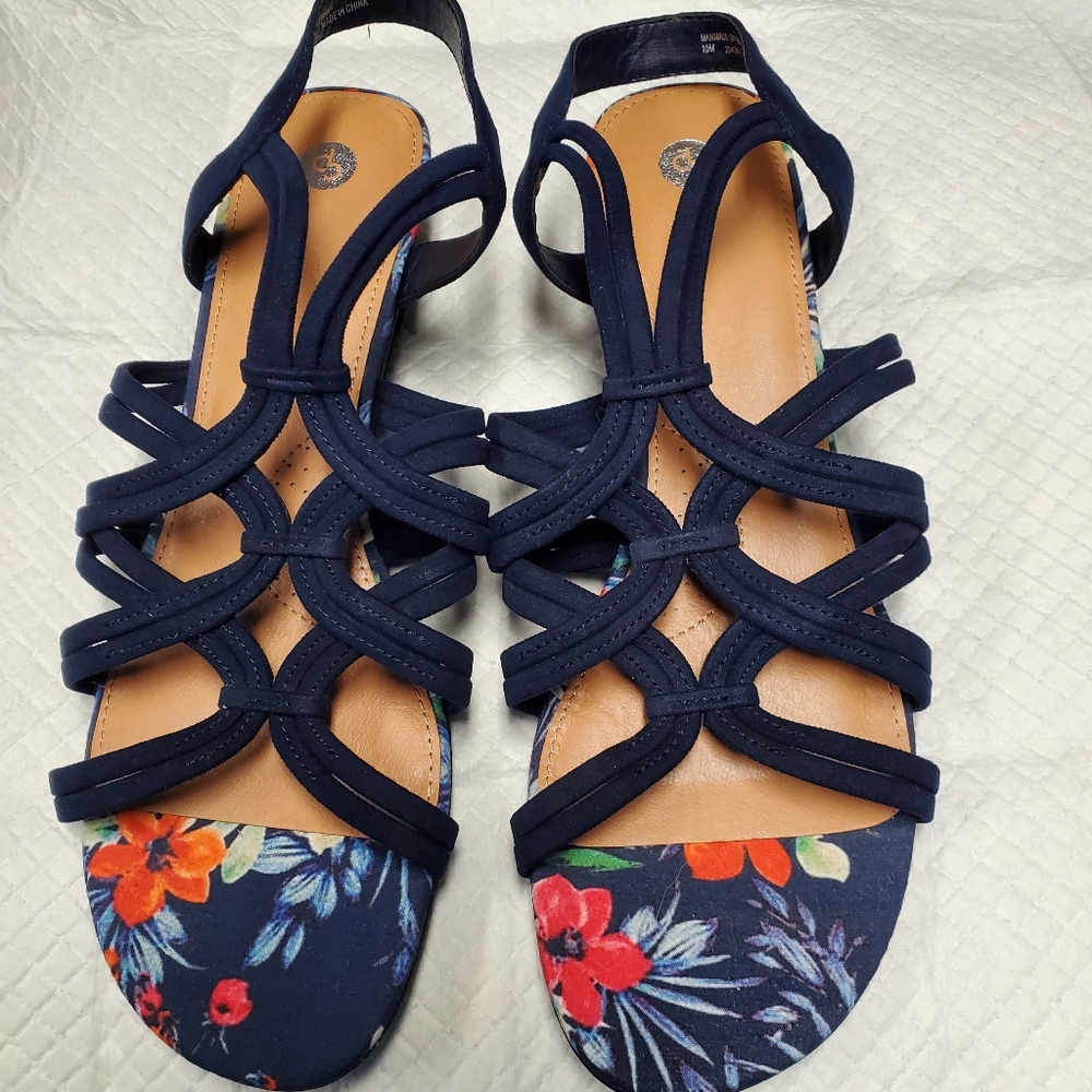 Sandals size 10 M Dressbarn